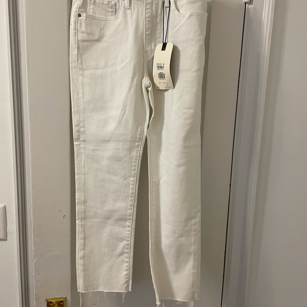 NWT Levi’s white jeans with frayed hem